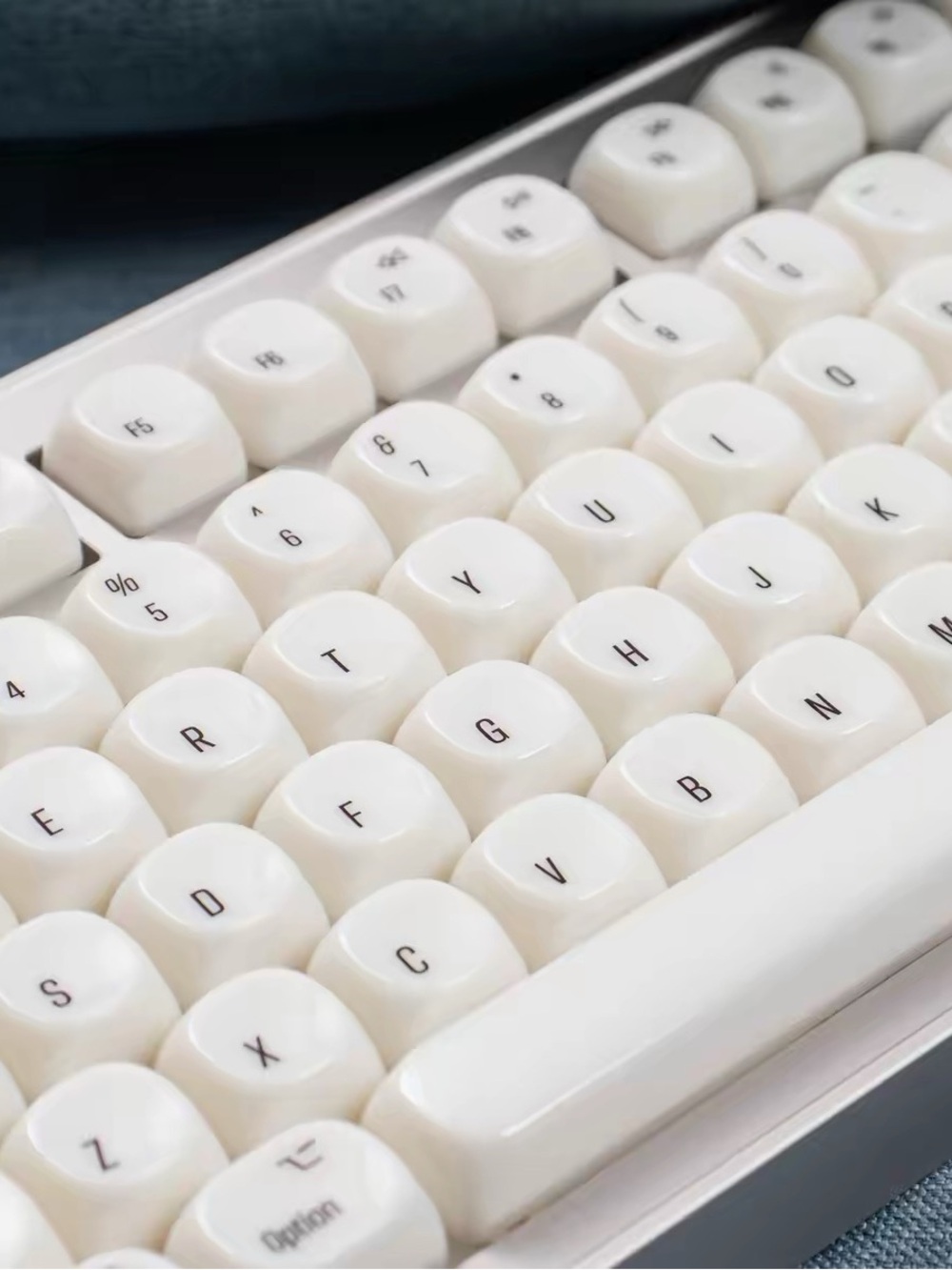 Retro-Style Off white MAC Keycaps